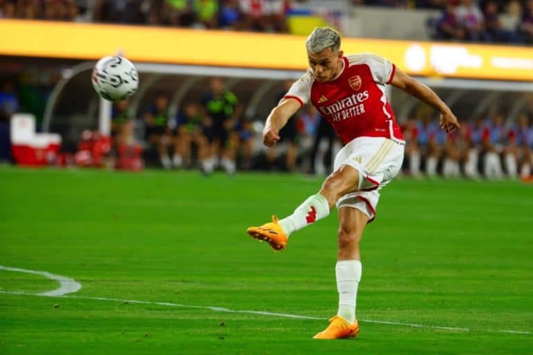 Arsenal kick